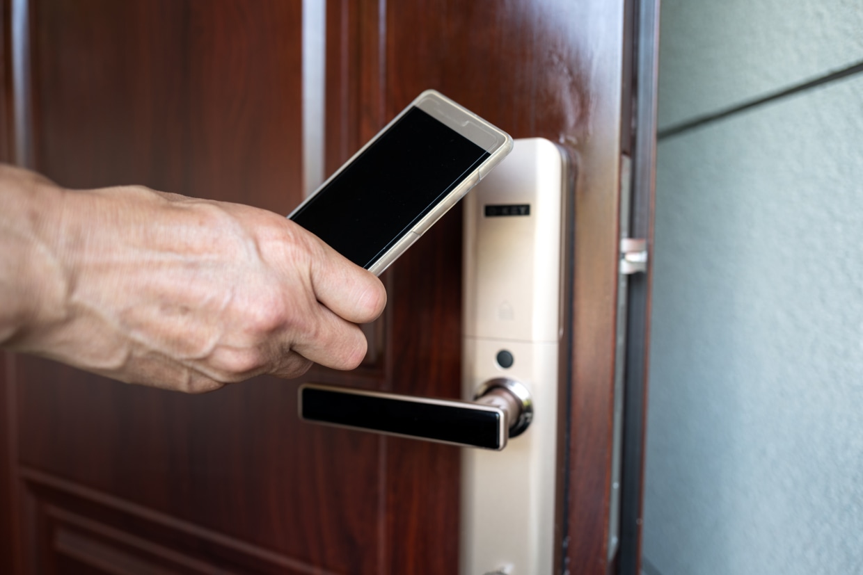 10 benefits of a smart lock for your house, office and business