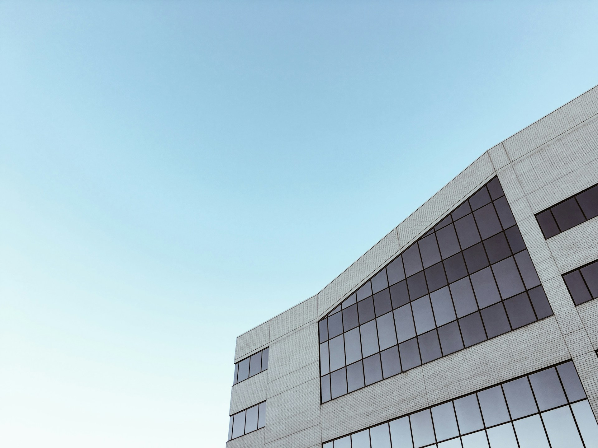 La seguridad en oficinas híbridas: soluciones de control de acceso 24/7